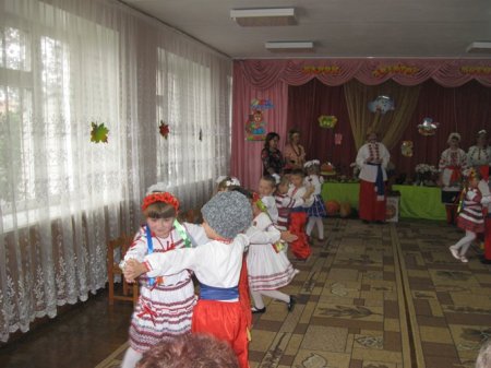 Осінь - чарівна пора, її любить дітвора! Осінь - чарівна пора, її любить дітвора!