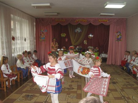 Осінь - чарівна пора, її любить дітвора! Осінь - чарівна пора, її любить дітвора!