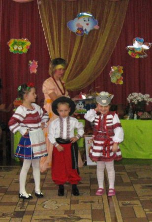 Осінь - чарівна пора, її любить дітвора! Осінь - чарівна пора, її любить дітвора!