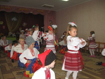 Осінь - чарівна пора, її любить дітвора! Осінь - чарівна пора, її любить дітвора!